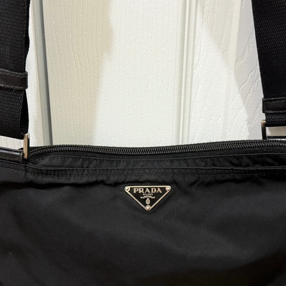 Authentic Prada Nylon Crossbody bag, Black with adjustable shoulder strap - Picture 3 of 14